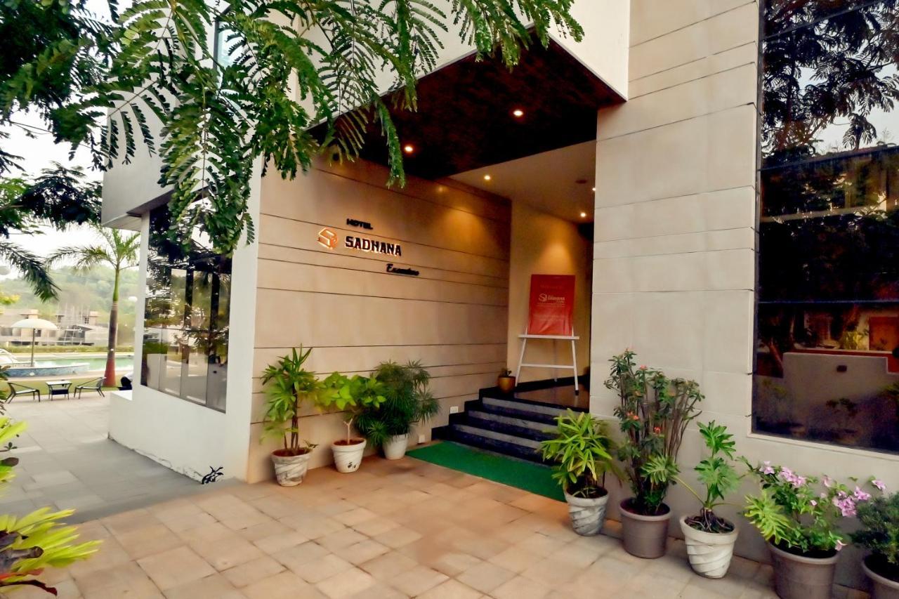 Hotel Sadhana Executive Dāpoli Extérieur photo