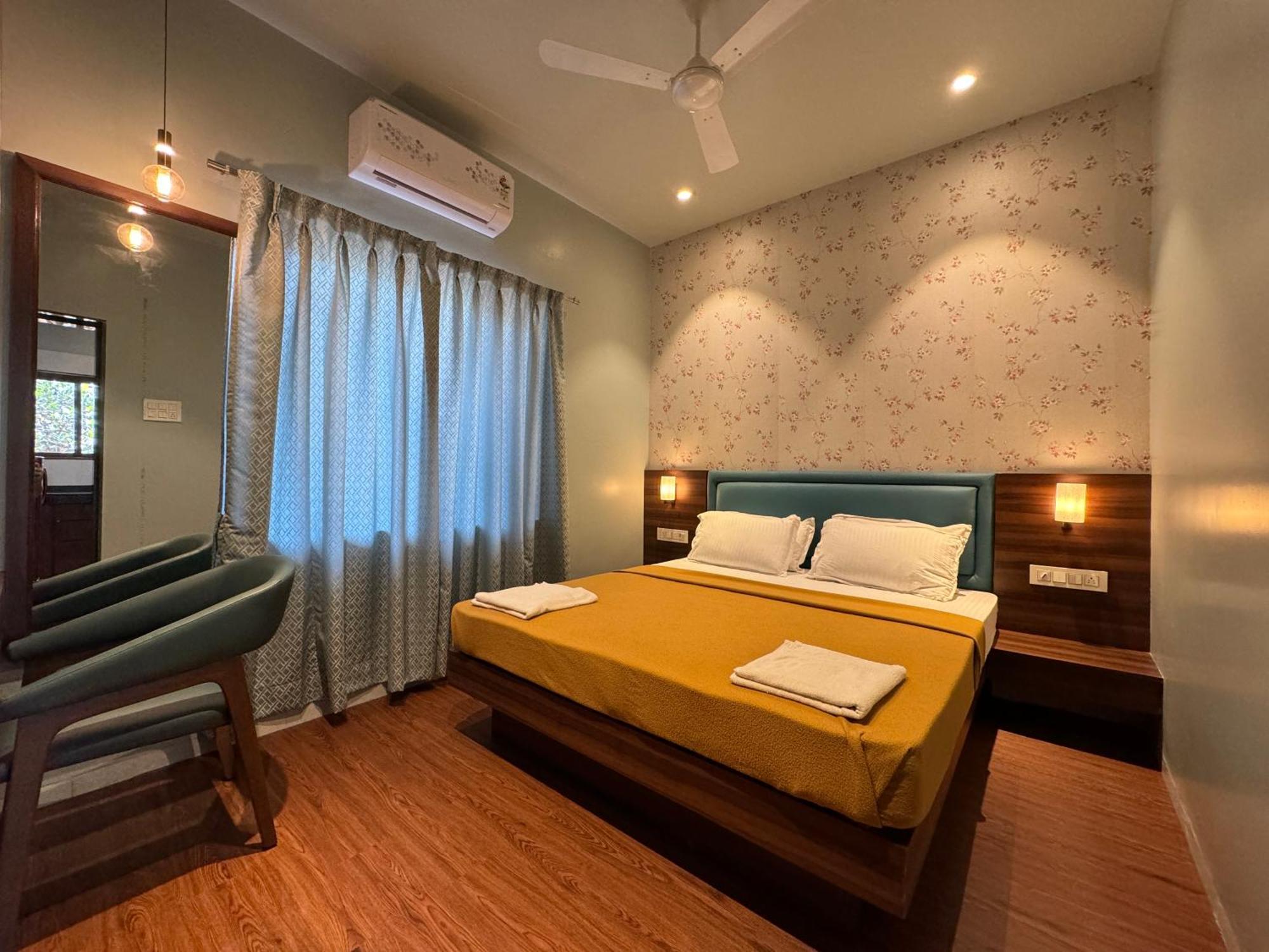 Hotel Sadhana Executive Dāpoli Extérieur photo