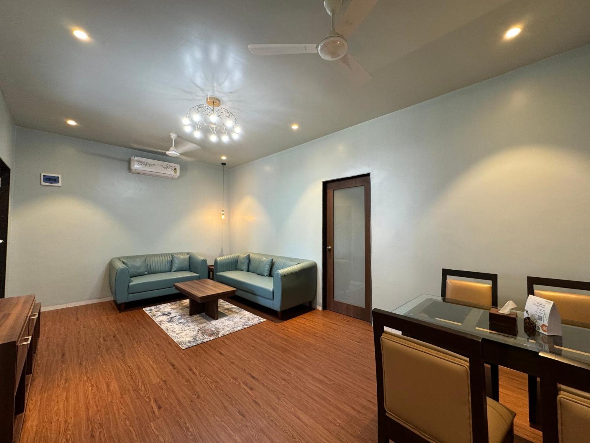 Hotel Sadhana Executive Dāpoli Extérieur photo