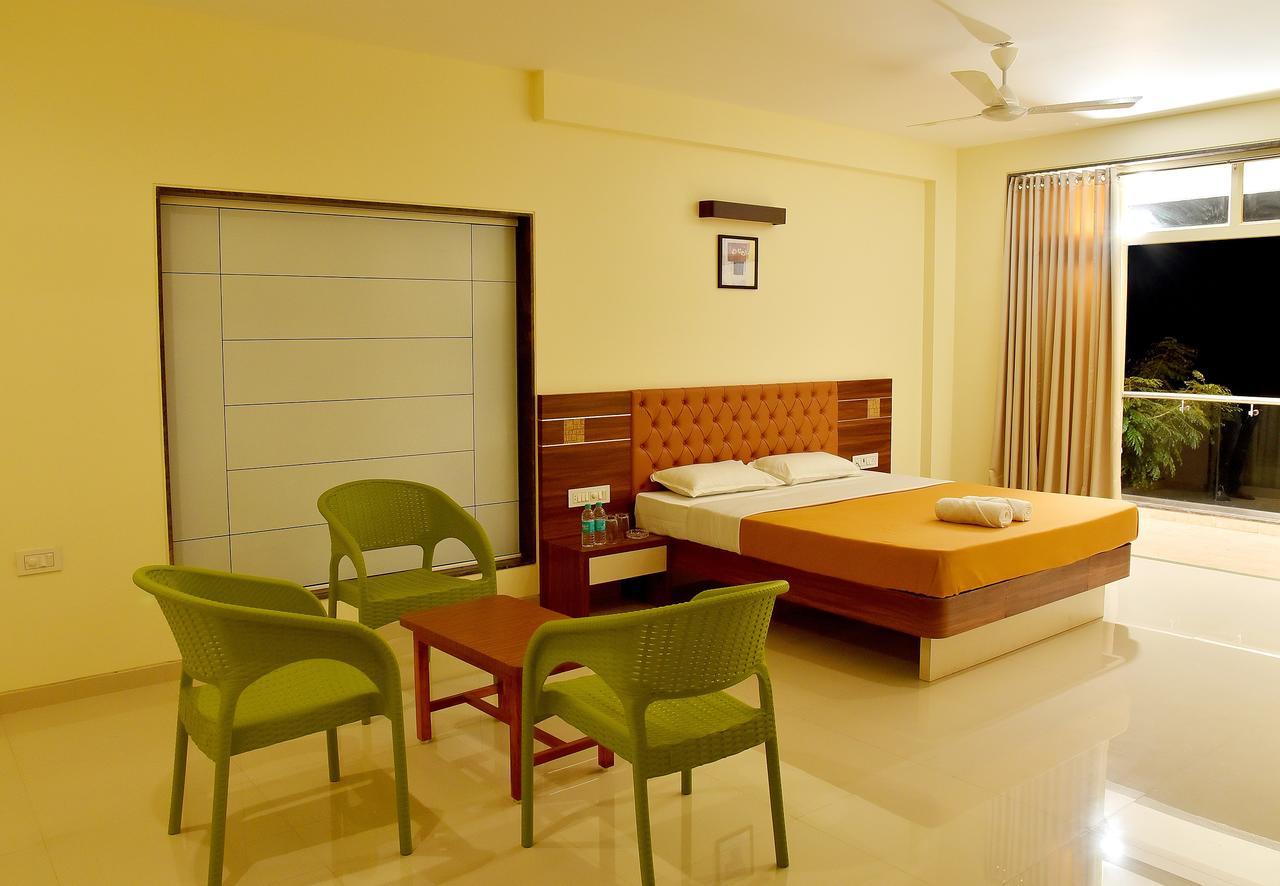 Hotel Sadhana Executive Dāpoli Extérieur photo