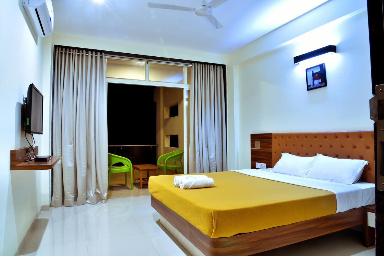 Hotel Sadhana Executive Dāpoli Extérieur photo