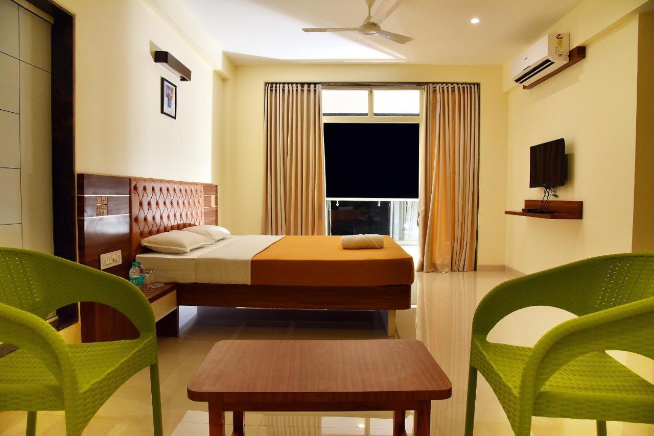 Hotel Sadhana Executive Dāpoli Extérieur photo